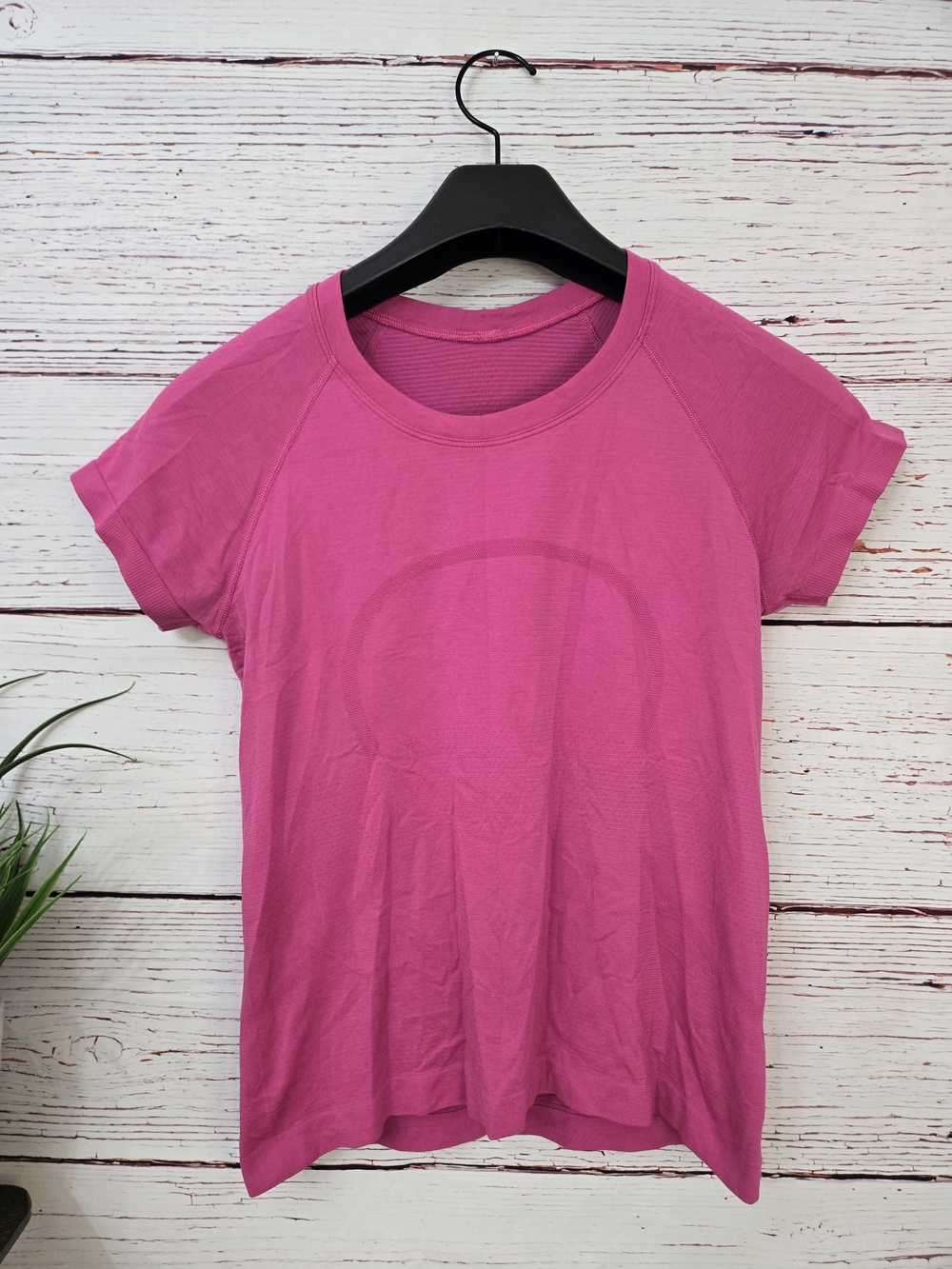 Lululemon Pink Seamless Stretch Athletic Workout Top Fits S